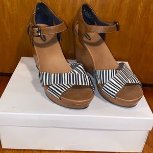 Navy blue and white striped wedges!